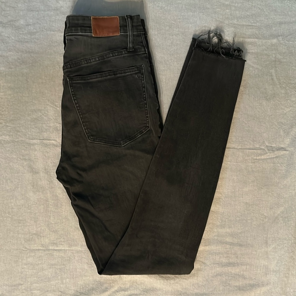 Madewell Curvy High Rise Skinny Jeans 5 Pockets Black Button & Studs. Ripped